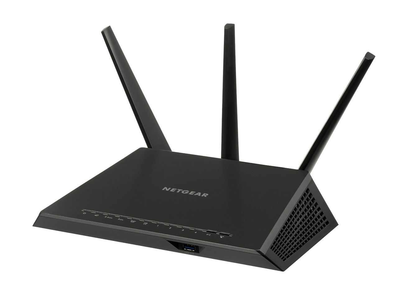 old style Netgearwifi router with antennas